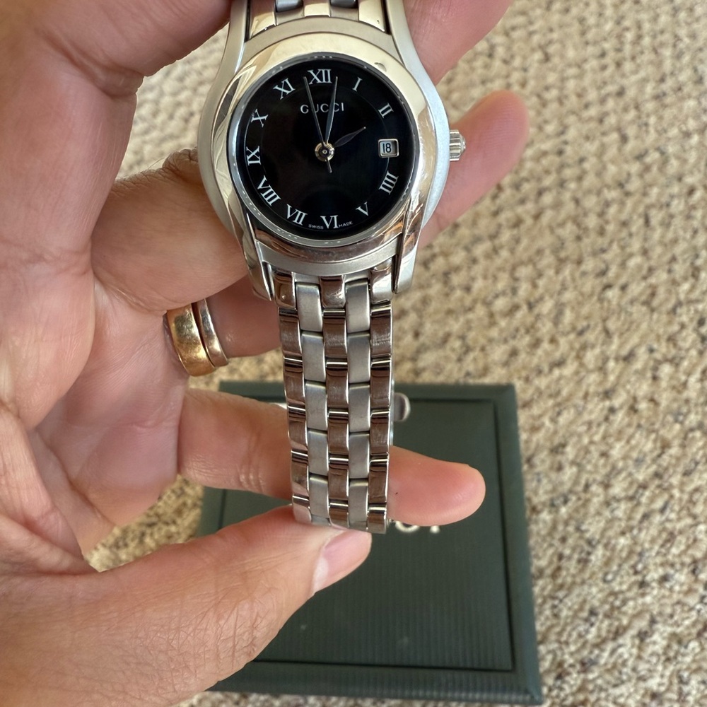 Gucci Black Dial Silver Women’s Watch - Picture 5 of 11